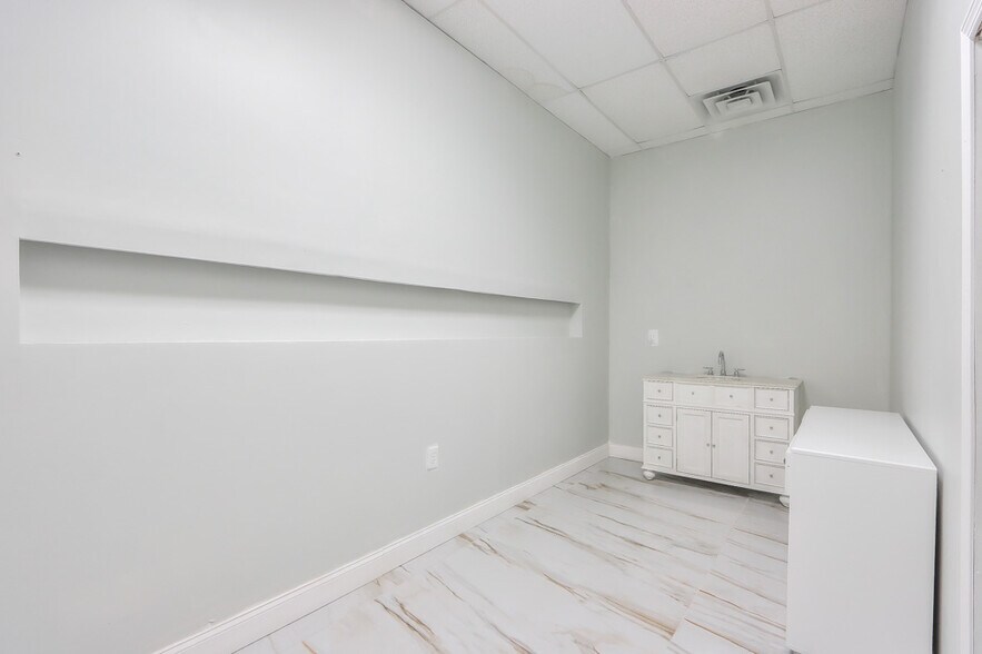 More Photos Of 5725 State Bridge Rd, Johns Creek Freestanding For Lease