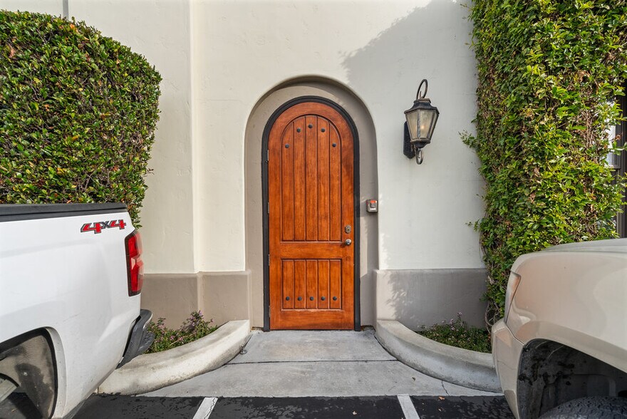 More Photos Of 829 San Benito St, Hollister Office For Sale