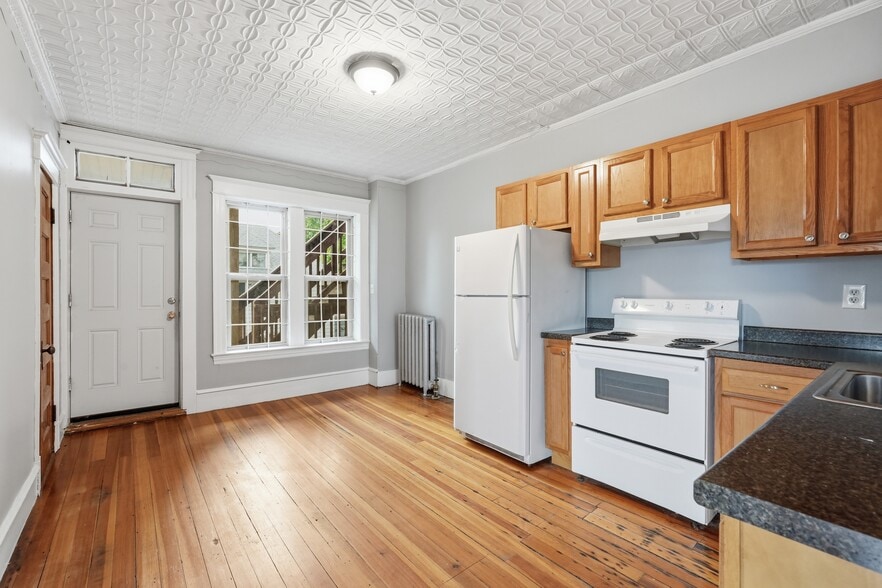 More Photos Of 226-228 Sargeant St, Holyoke Storefront Retail Residential For Sale