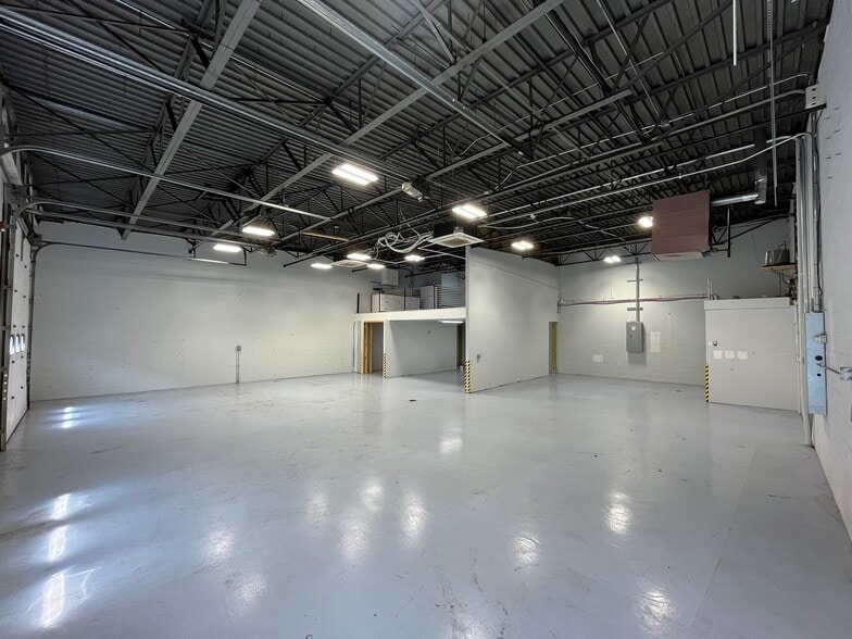 More Photos Of 108 Clematis Ave, Waltham Unknown For Lease