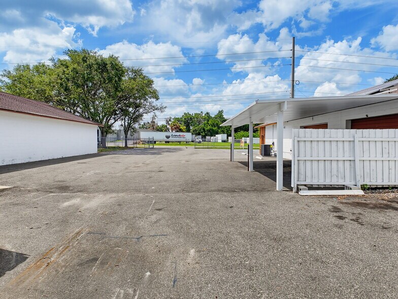 More Photos Of 3347 SW 7th St, Ocala Distribution For Sale