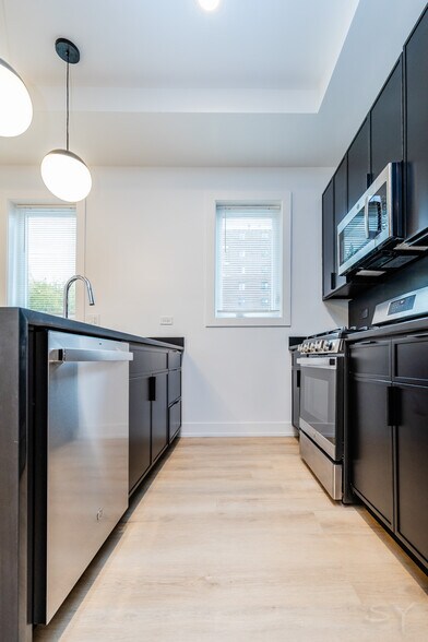 More Photos Of 6050 Eberhart ave, Chicago Apartments For Sale