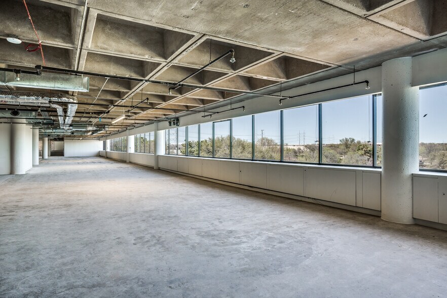 More Photos Of 2901 Kinwest Pky, Irving Office For Lease