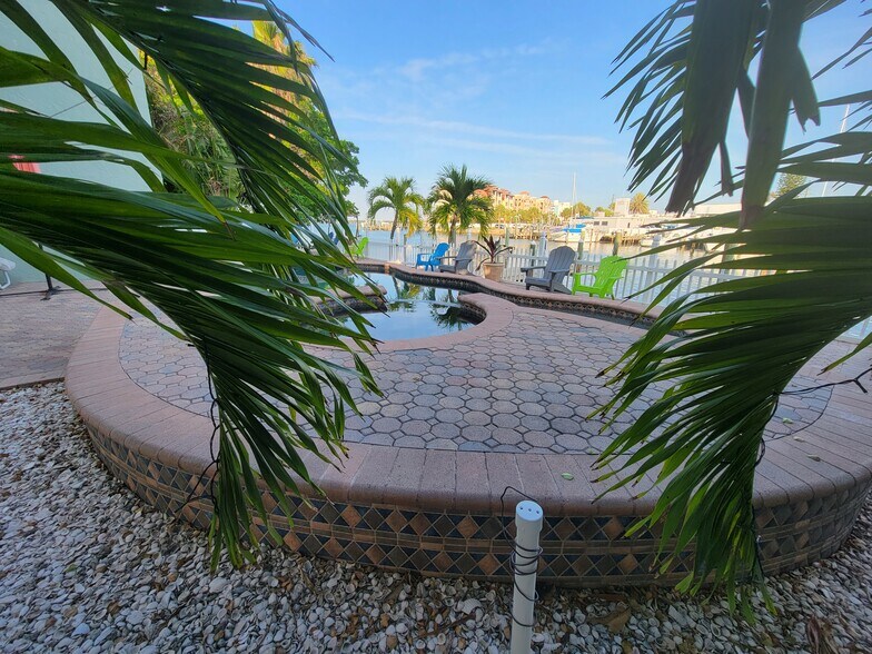 More Photos Of 125 110th Ave, Treasure Island Apartments For Sale