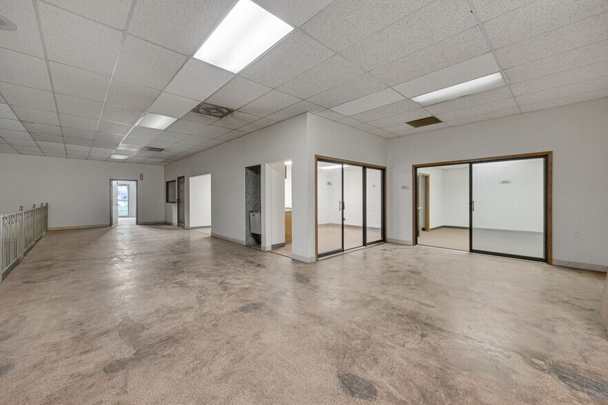 More Photos Of 610 Sainte Genevieve Dr, Sainte Genevieve Auto Dealership For Sale