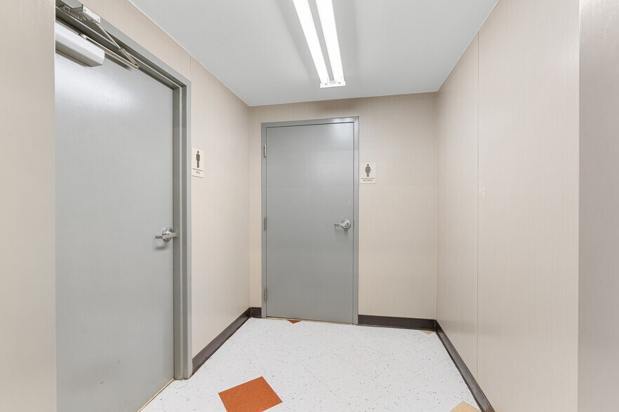 More Photos Of 730 S Lewis St, Metter Drugstore For Sale