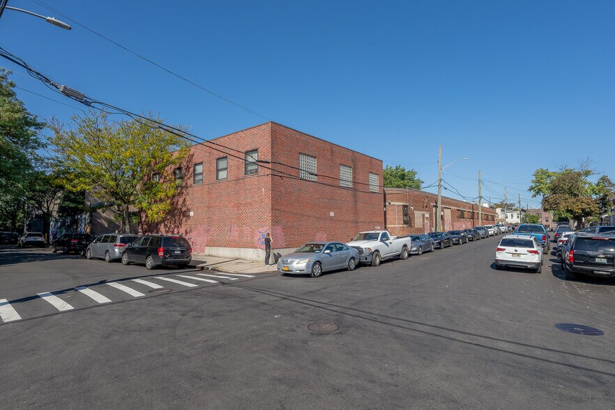 More Photos Of 8950 127th St, Richmond Hill Warehouse For Sale
