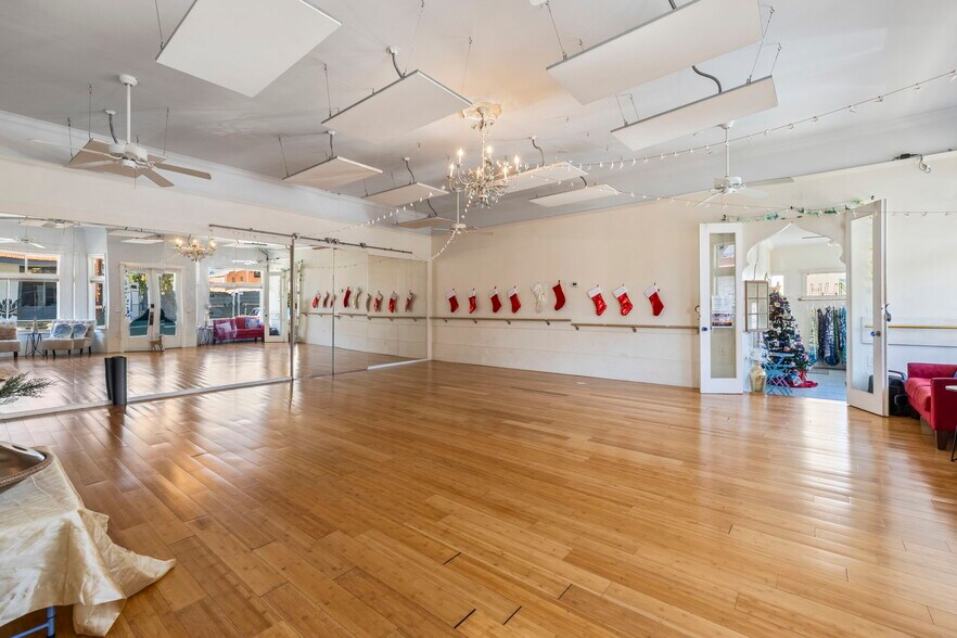 More Photos Of 145 N Market St, Wailuku Storefront Retail Residential For Lease