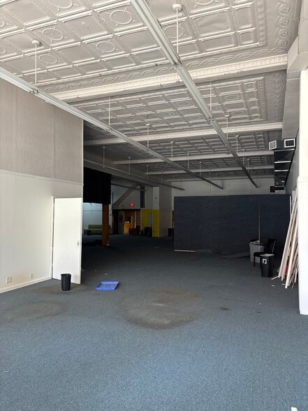 More Photos Of 121 W Walnut St, Rogers Storefront Retail Office For Sale