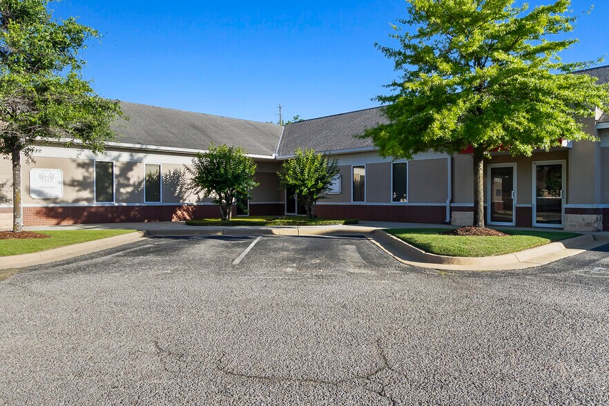 More Photos Of 2002 McFarland Blvd E, Tuscaloosa Office For Lease