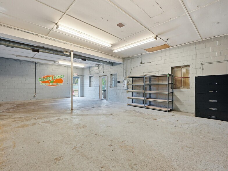 More Photos Of 832 W 11 Mile Rd, Madison Heights Warehouse For Sale