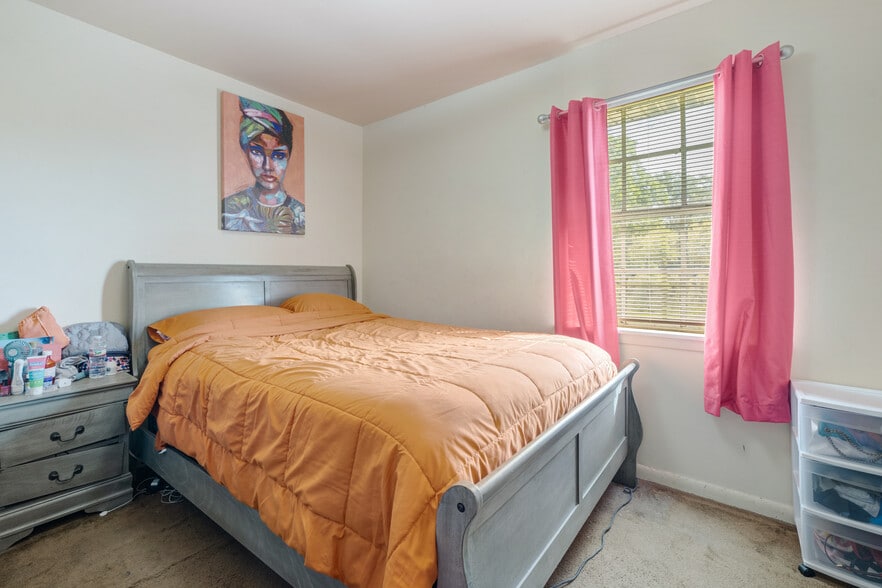 More Photos Of 1500 Norman Bauer Dr, Franklin Multifamily For Sale