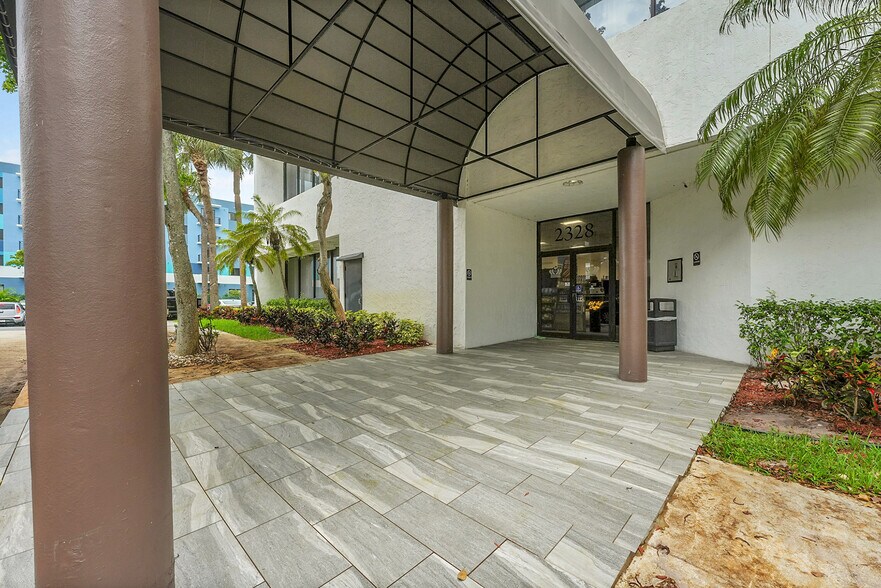 More Photos Of 2328 10th Ave N, Lake Worth Office For Lease