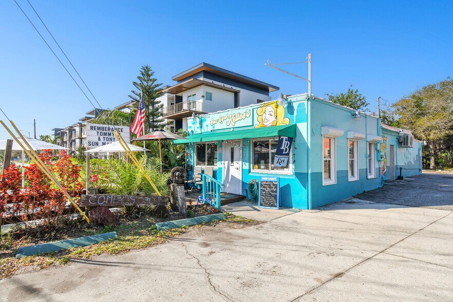 More Photos Of 3007 6th St S, Saint Petersburg Bar For Sale