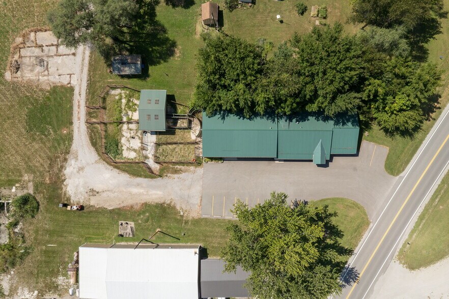 More Photos Of 1302 W US Highway 71, Savannah Industrial For Sale