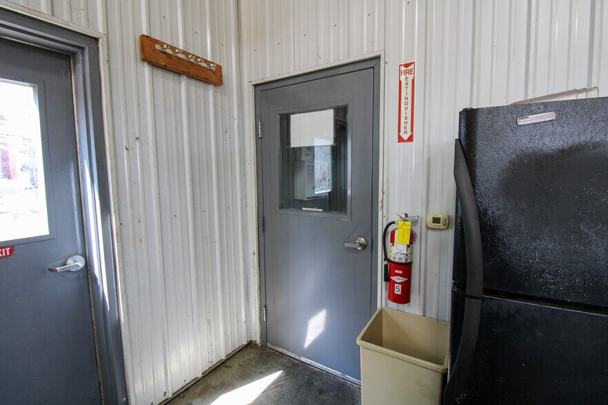 More Photos Of 5640 44th Ave S, Clinton Industrial For Sale