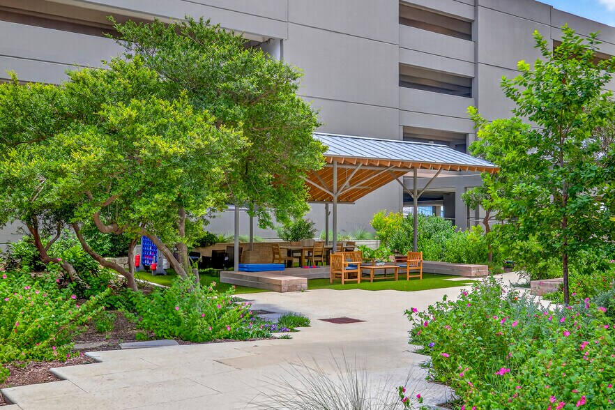 More Photos Of 10101 Reunion Pl, San Antonio Unknown For Lease