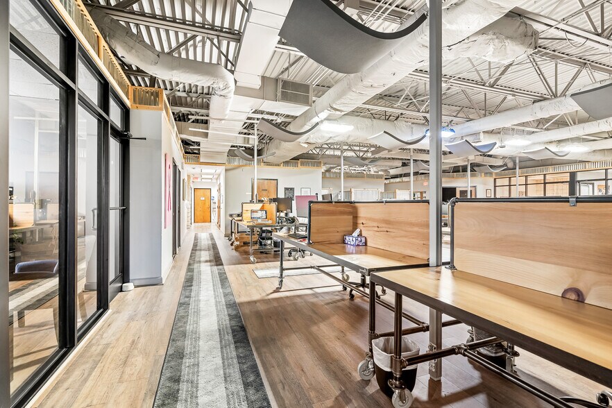 More Photos Of 508 S Lexington Ave, Burlington Office For Sale