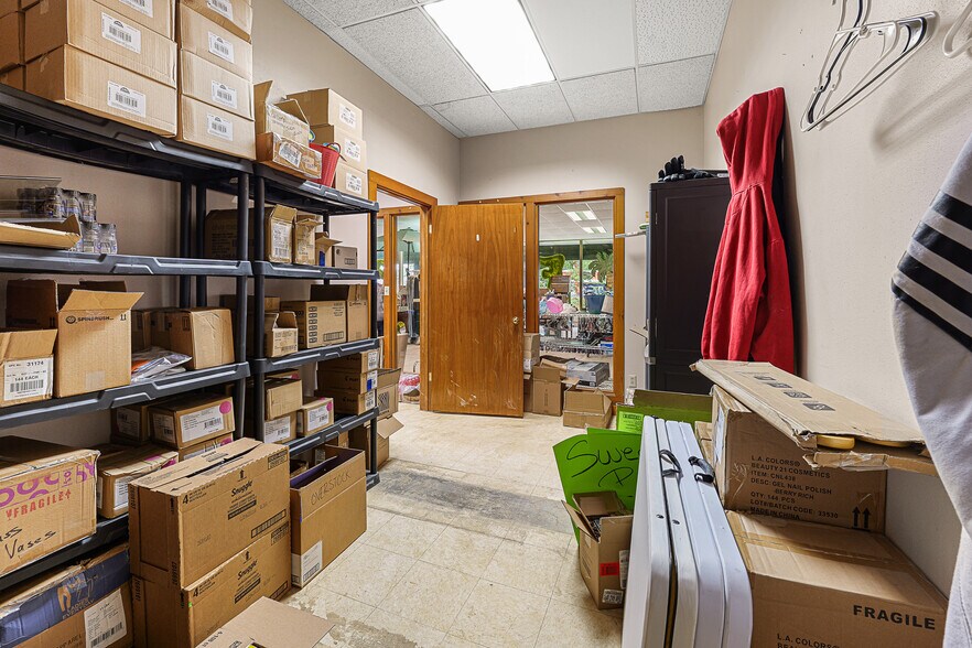 More Photos Of 254 Winnebago Dr, Fond Du Lac Office For Sale