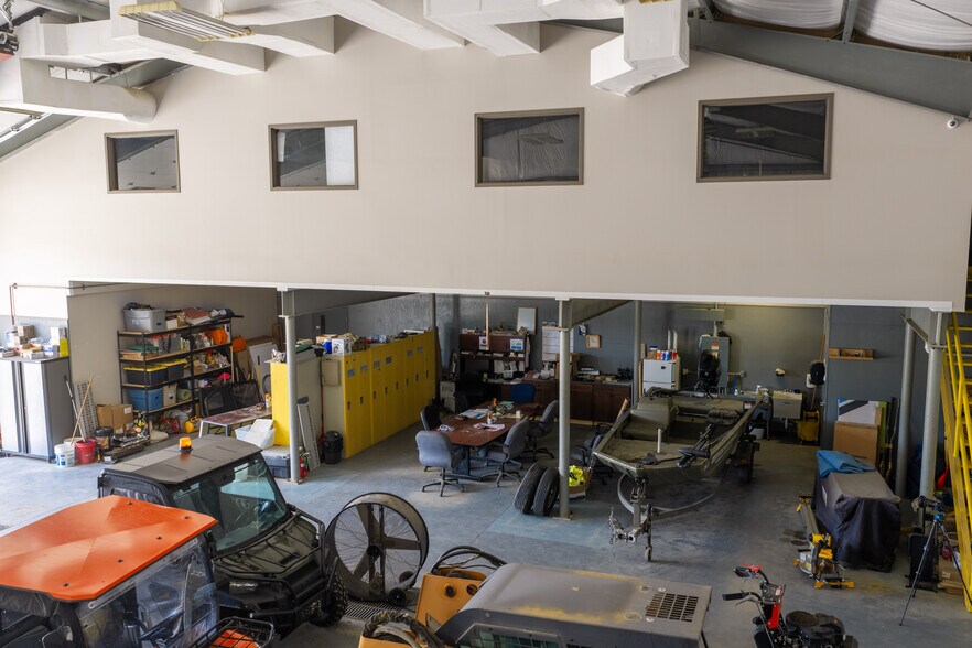 More Photos Of 2050 Reiser Ave SE, New Philadelphia Warehouse For Sale