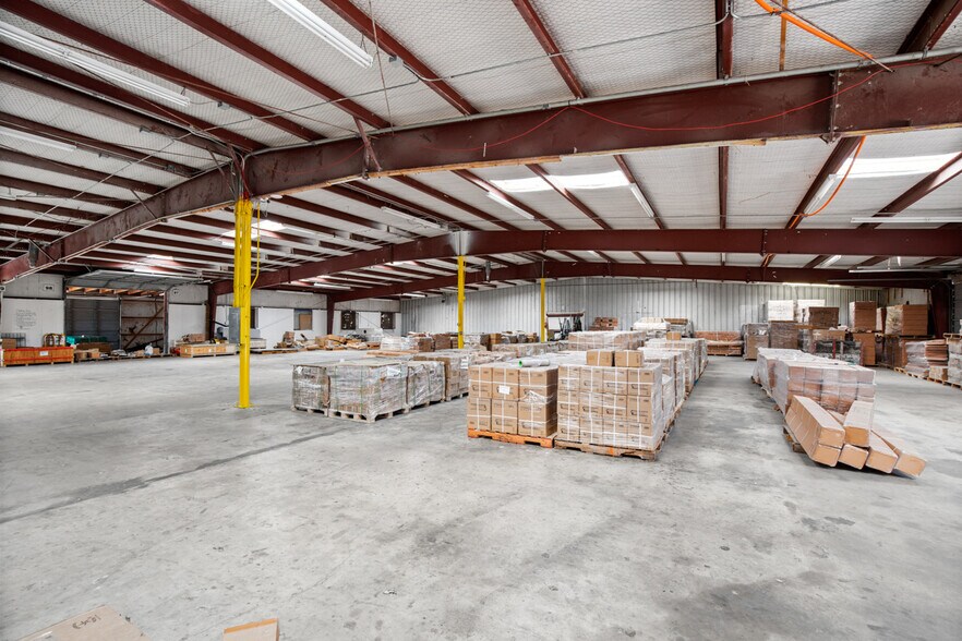 More Photos Of 9300 Brown Ln, Austin Warehouse For Lease