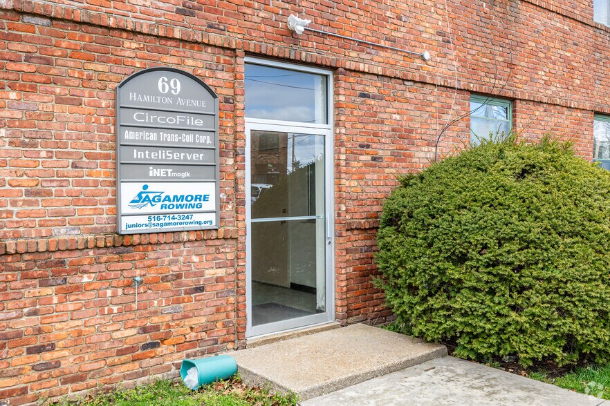 More Photos Of 69 Hamilton Ave, Oyster Bay Office For Sale