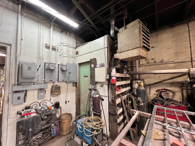 More Photos Of 6764 S Centinela Ave, Culver City Warehouse For Sale