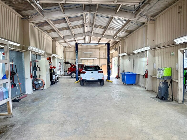 More Photos Of 1830 Jackson Keller Rd, San Antonio Warehouse For Sale