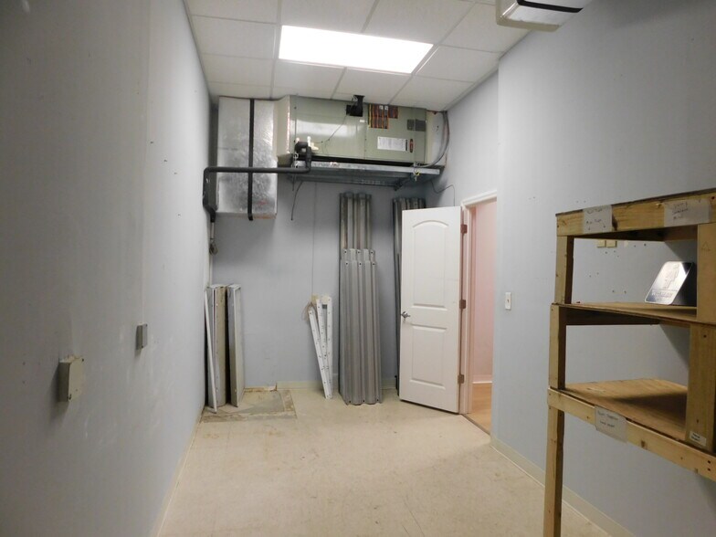 More Photos Of 5070 Industry Dr, Melbourne Manufacturing For Sale