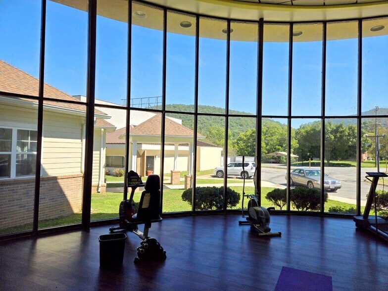 More Photos Of 203 Interstate Dr, Covington Healthcare For Sale