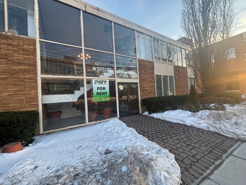 More Photos Of 220 Old Country Rd, Mineola Office For Lease