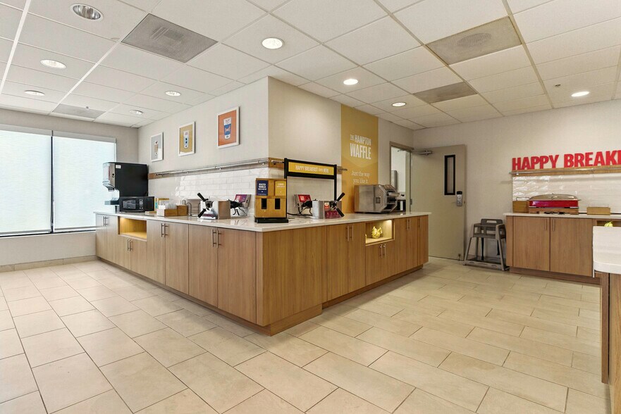 More Photos Of 16555 Midland Dr, Shawnee Hotel For Sale