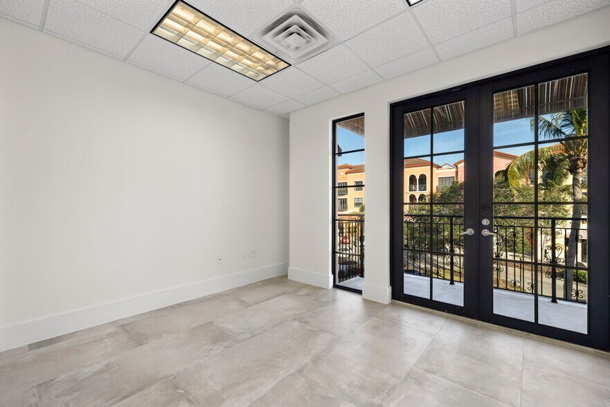More Photos Of 23150 Fashion Dr, Estero Storefront Retail Office For Lease