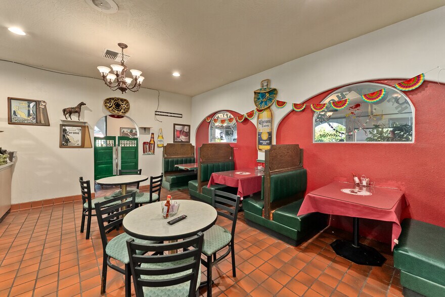 More Photos Of 1347 NE Stephens St, Roseburg Restaurant For Sale