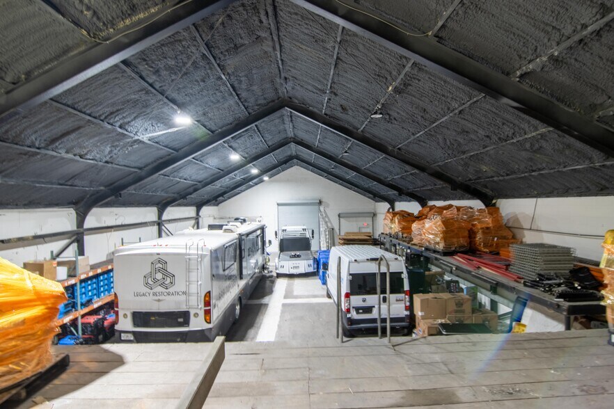 More Photos Of 3284 Morris St, Saint Petersburg Warehouse For Lease