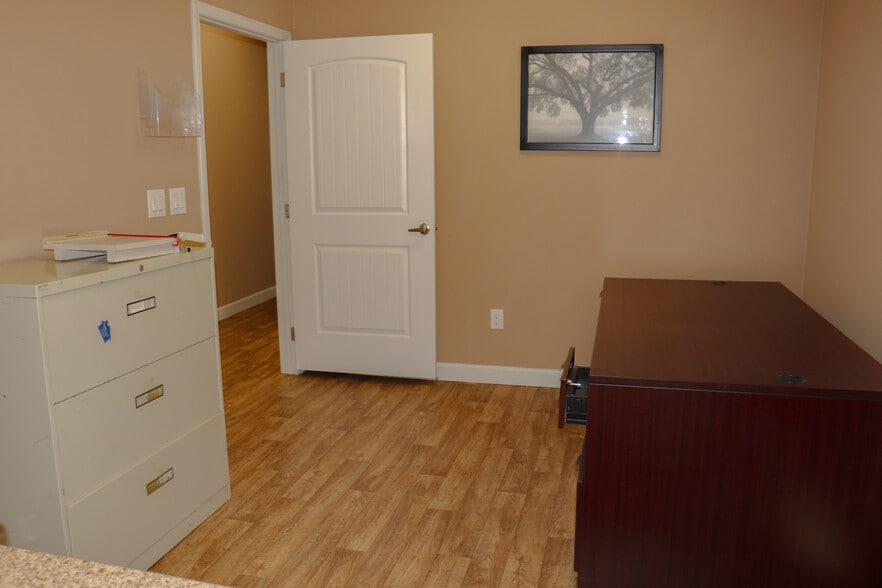 More Photos Of 601 Old Base Rd, Aurora Religious Facility For Lease