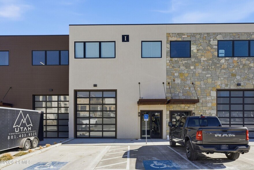 More Photos Of 4518 Forestdale Dr, Park City Office Residential For Lease