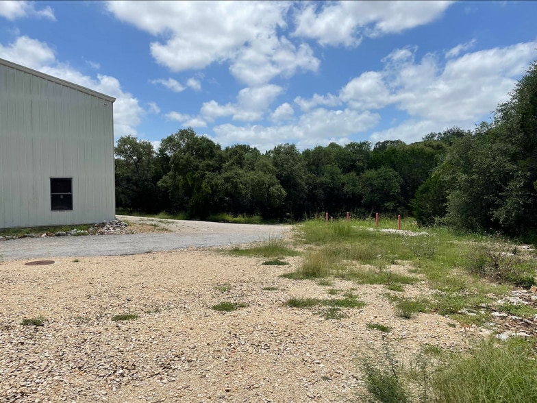 More Photos Of 4365 E Evans Rd, San Antonio Flex For Lease
