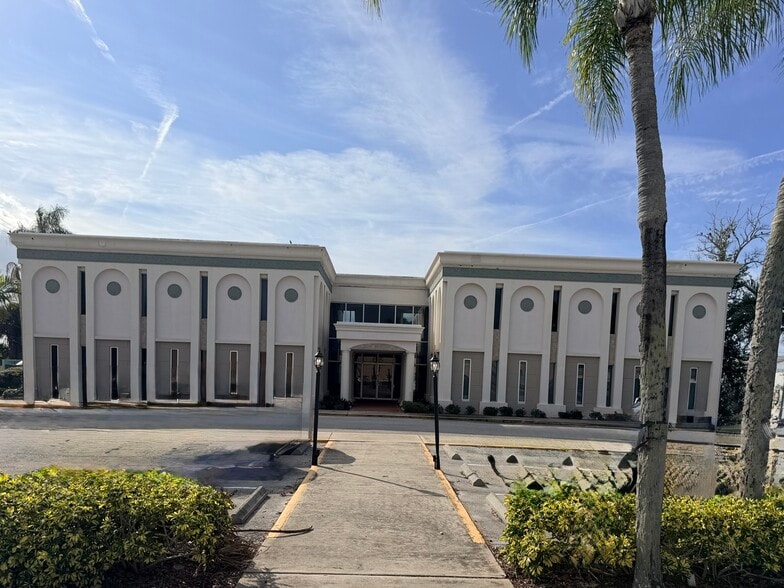 More Photos Of 65 E Nasa Blvd, Melbourne Office For Lease