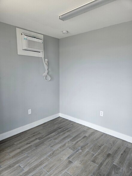 More Photos Of 3060 N Nellis Blvd, Las Vegas Service For Lease