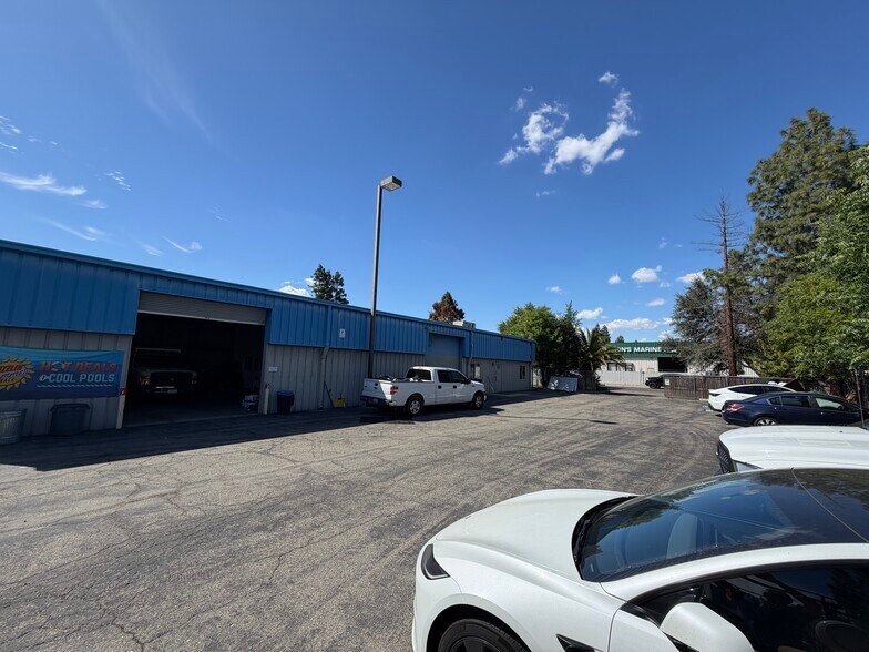 More Photos Of 5802 E Princeton Ave, Fresno Warehouse For Lease