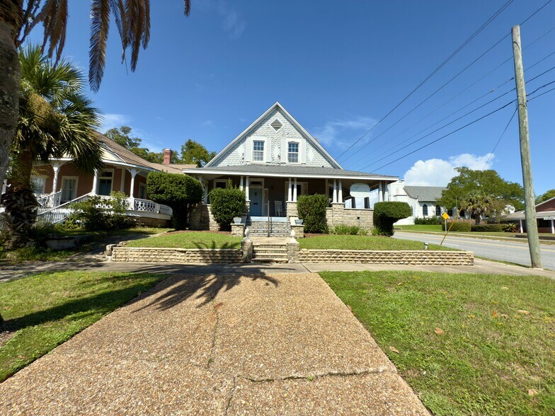 More Photos Of 824 E La Rua St, Pensacola Freestanding For Sale