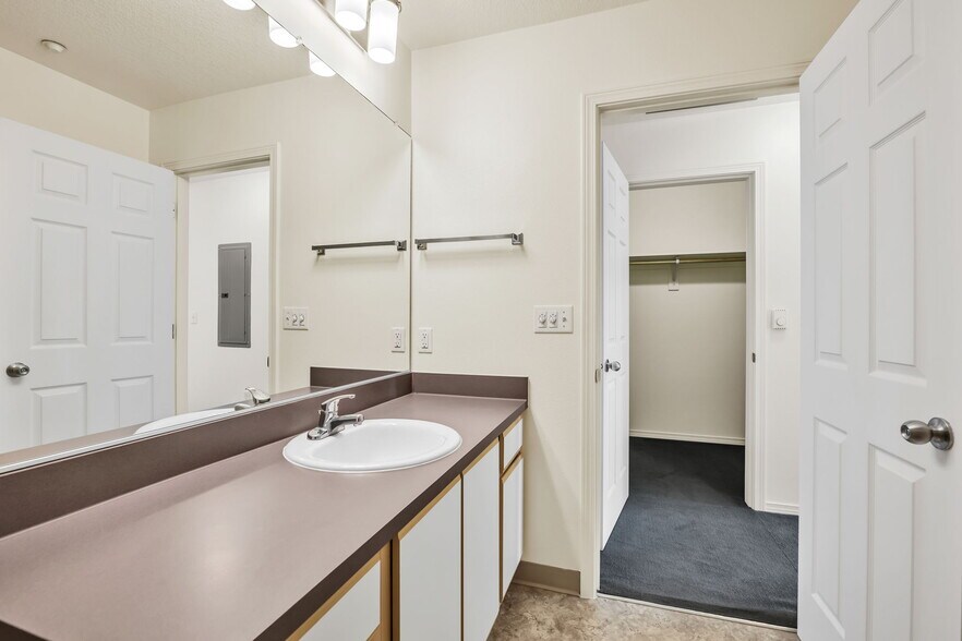 More Photos Of 2211 McKinney Ln, Lebanon Apartments For Sale