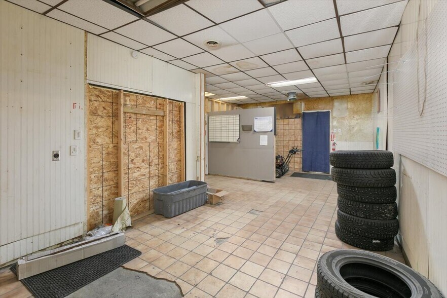More Photos Of 415 Emerson Ave, Hampstead Restaurant For Sale
