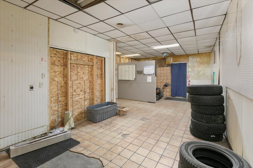 More Photos Of 415 Emerson Ave, Hampstead Restaurant For Sale