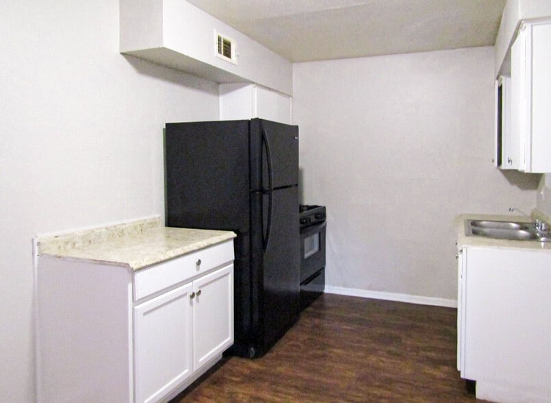 More Photos Of 100 N Randolph Dr, Dallas Apartments For Sale