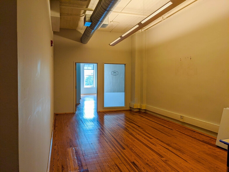 More Photos Of 23 W Broad St, Richmond Office For Sale
