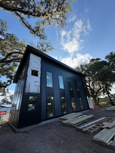 More Photos Of 7031 Market St, Wilmington Office For Lease