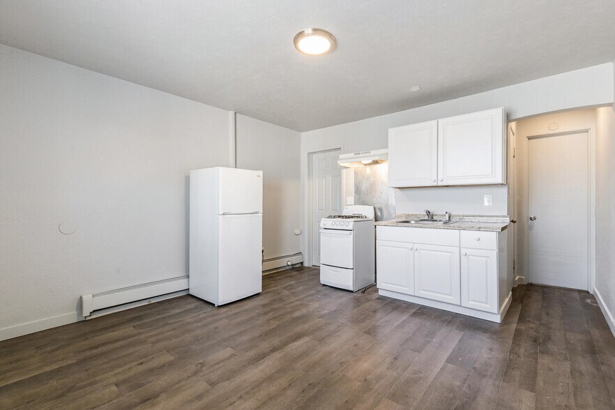 More Photos Of 1467 Joliet St, Aurora Apartments For Sale