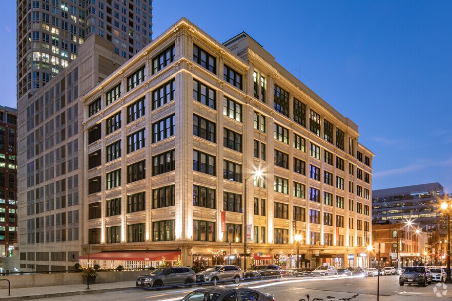 More Photos Of 350 N Clark St, Chicago Office For Lease